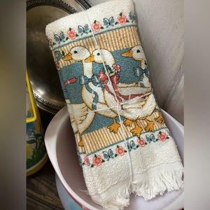 1980’s Country Goose Set of 2 Kitchen Towels and 1 Potholder